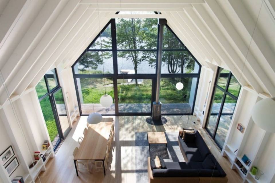Modern Lake House by Yiacouvakis Hamelin Architectes