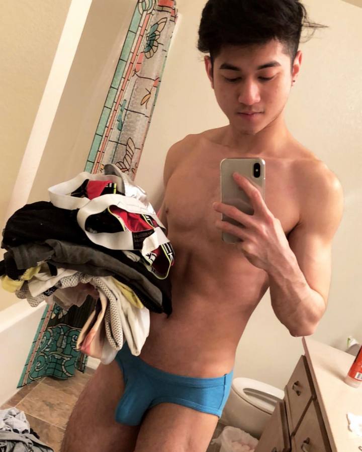 hot male 419 (18+)