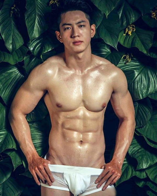 hot male 419 (18+)