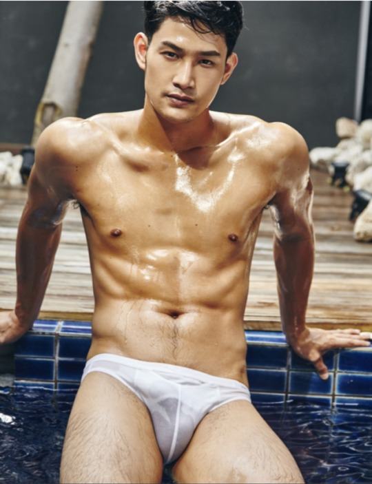 ถอดโชว์เรือนร่าง 2076