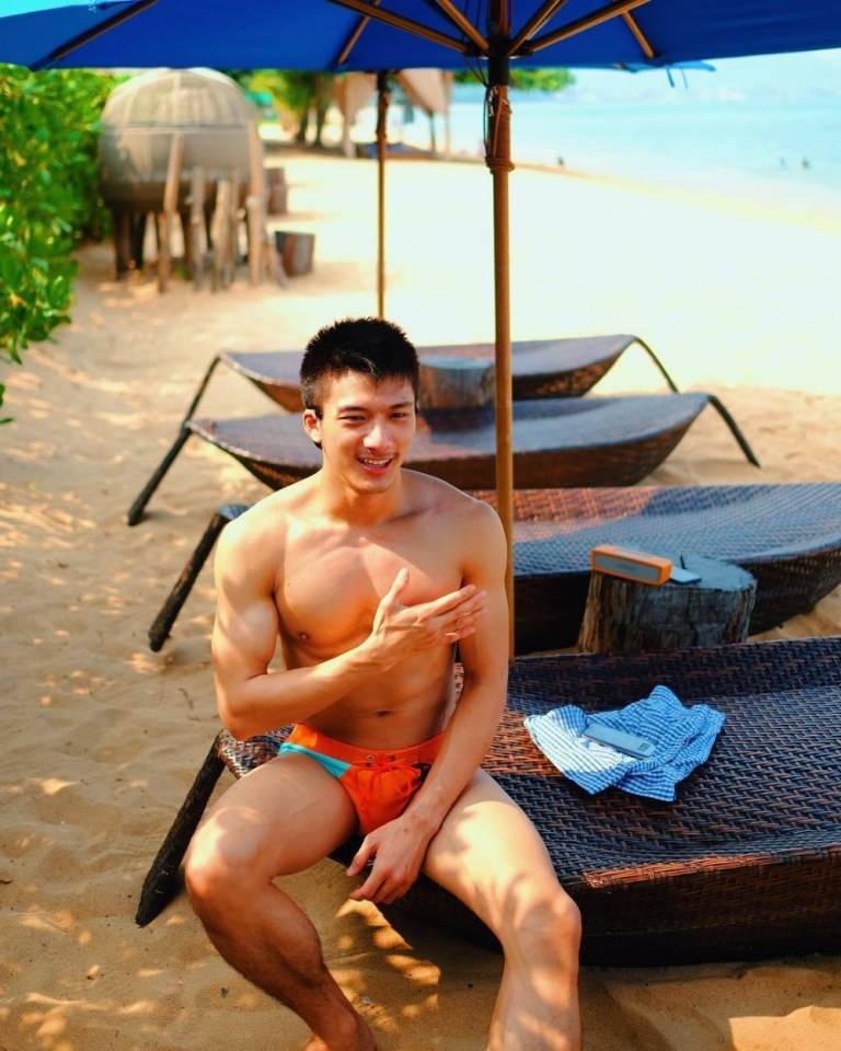 ถอดโชว์เรือนร่าง 2080