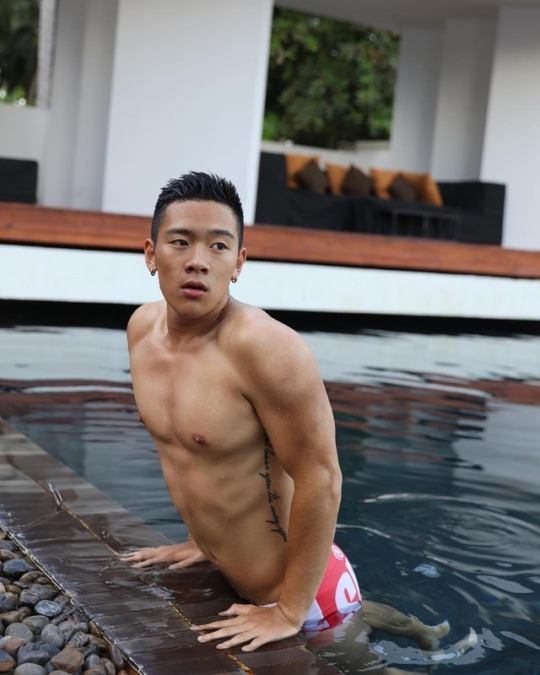 ถอดโชว์เรือนร่าง 2080