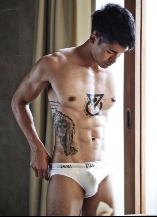 ถอดโชว์เรือนร่าง 2081
