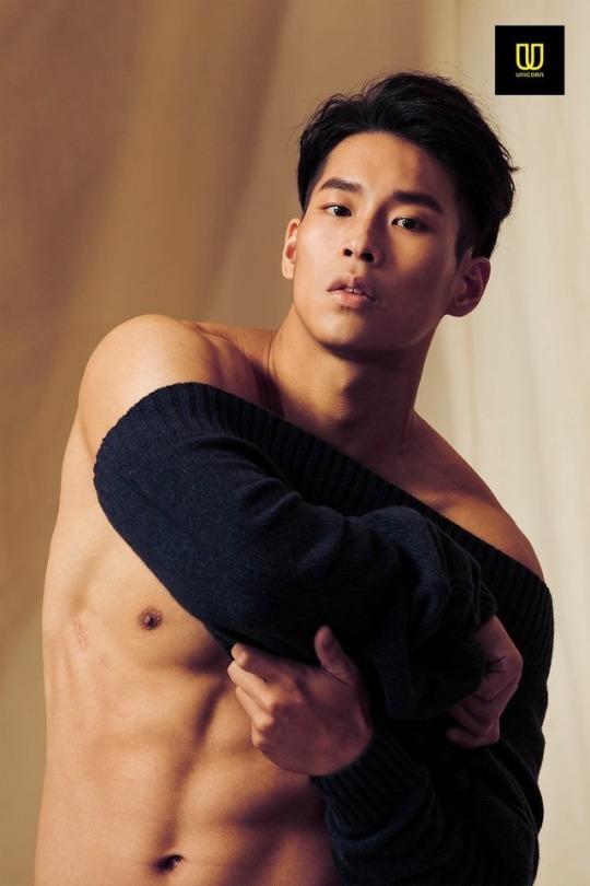 ถอดโชว์เรือนร่าง 2081