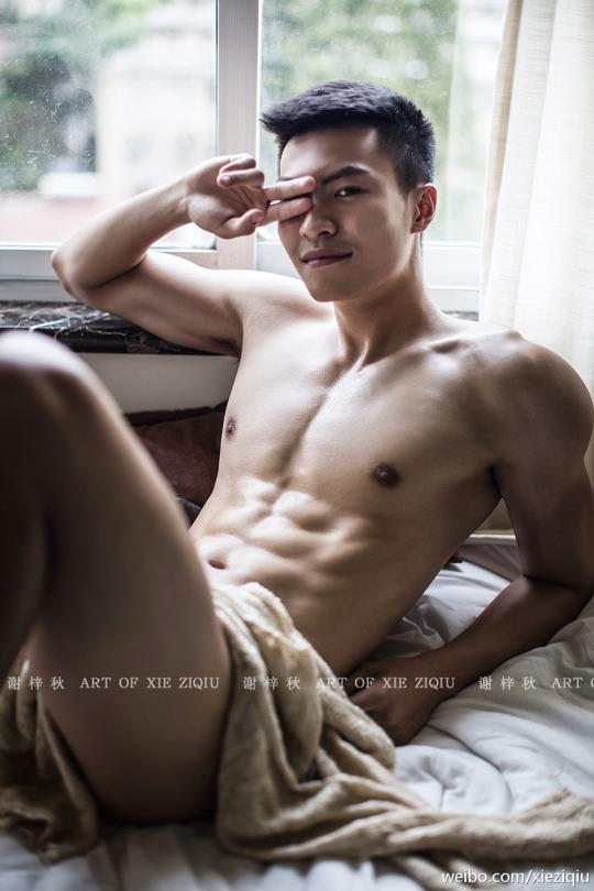 ถอดโชว์เรือนร่าง 2081