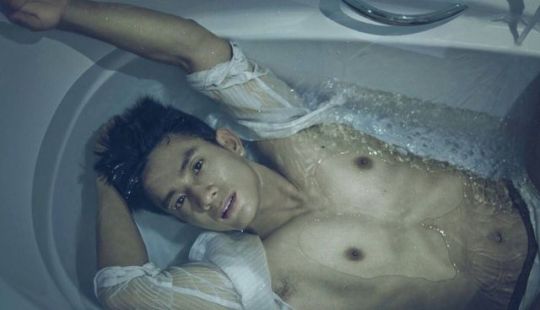 ถอดโชว์เรือนร่าง 2082