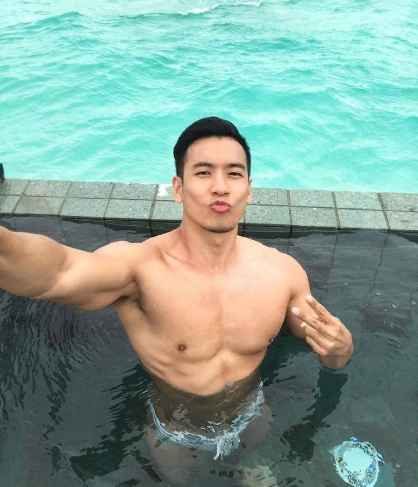 ถอดโชว์เรือนร่าง 2082