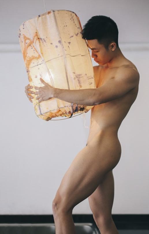 ถอดโชว์เรือนร่าง 2085