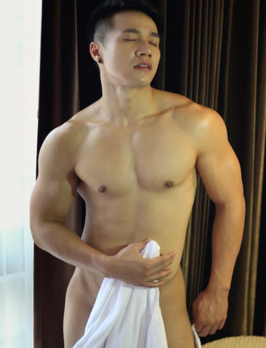 หนุ่มหล่อขึ้นปก 28