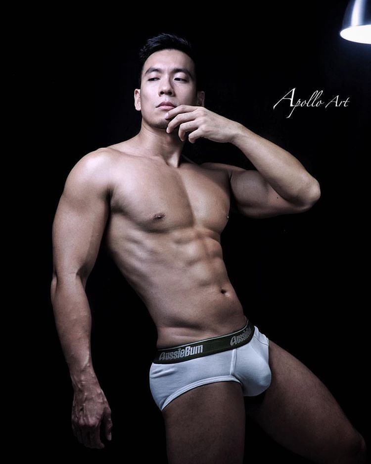 hot male 421 (18+)