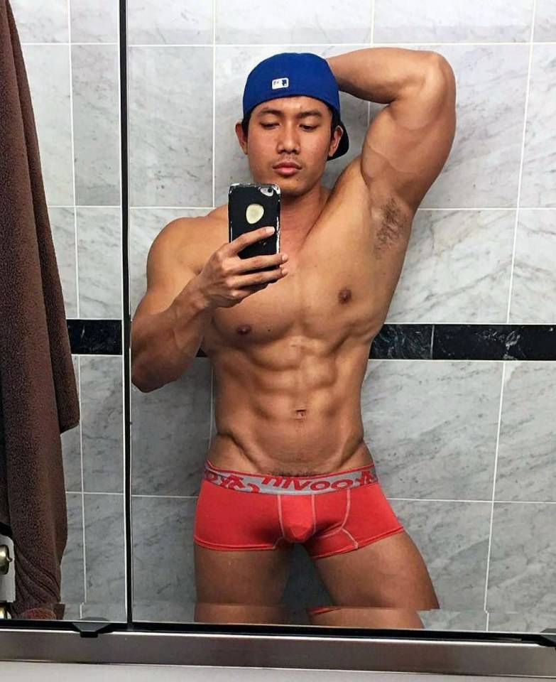 hot male 421 (18+)