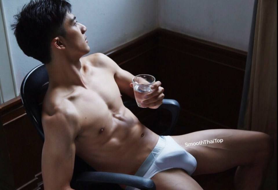hot male 421 (18+)