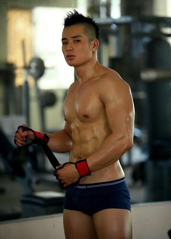 hot male 421 (18+)