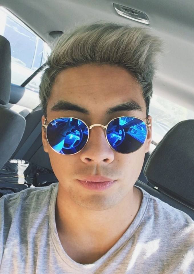หล่อเข้ม