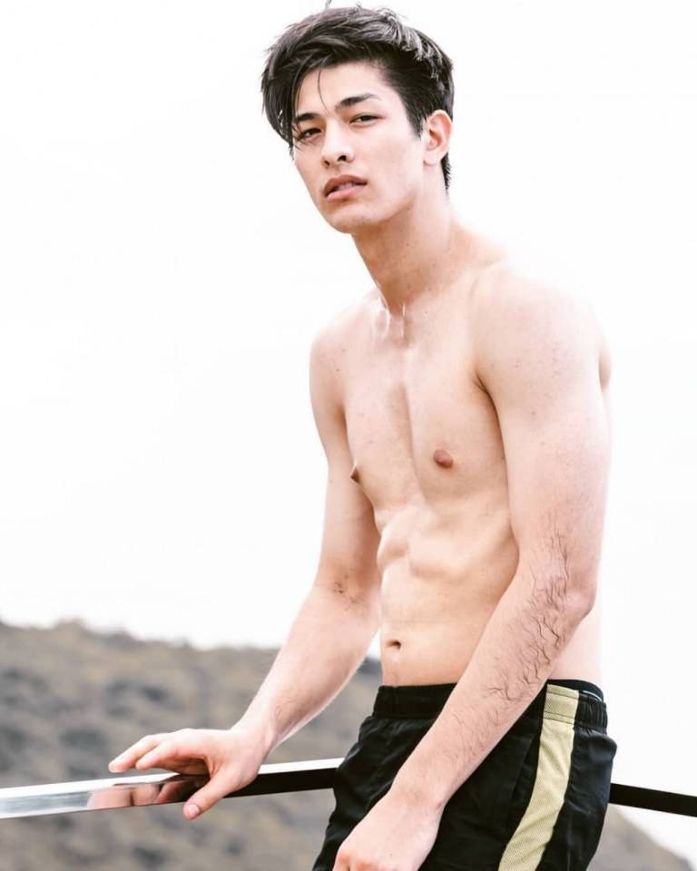 หล่อเข้ม