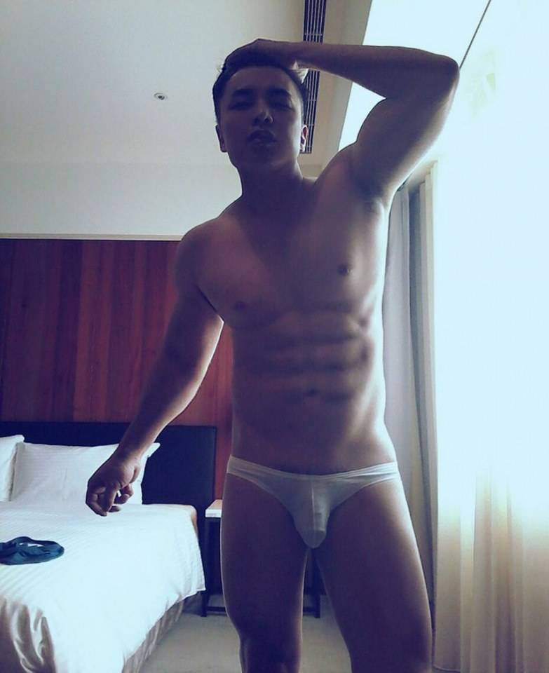 hot male 422 (18+)
