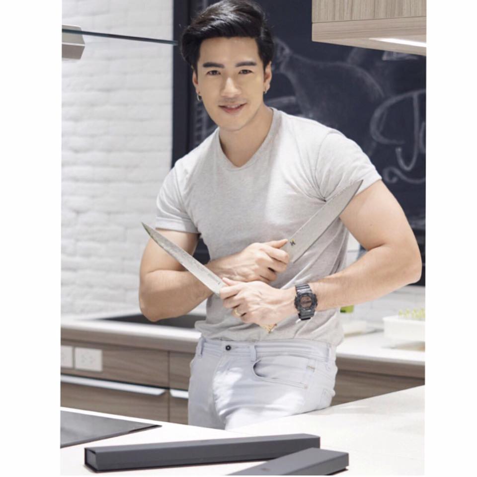 พี่โย่ง ของบ่าวกล้ามแขนหุ่นสูงใหญ่