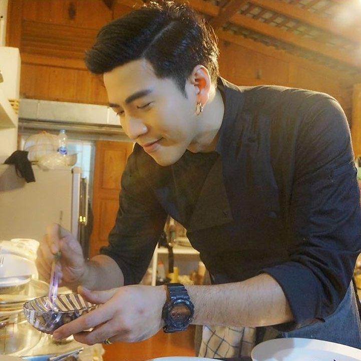 พี่โย่ง ของบ่าวกล้ามแขนหุ่นสูงใหญ่