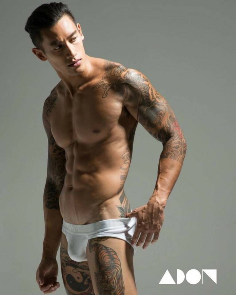 hot male 425 (18+)
