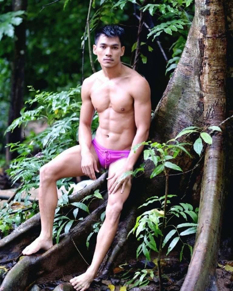 hot male 425 (18+)