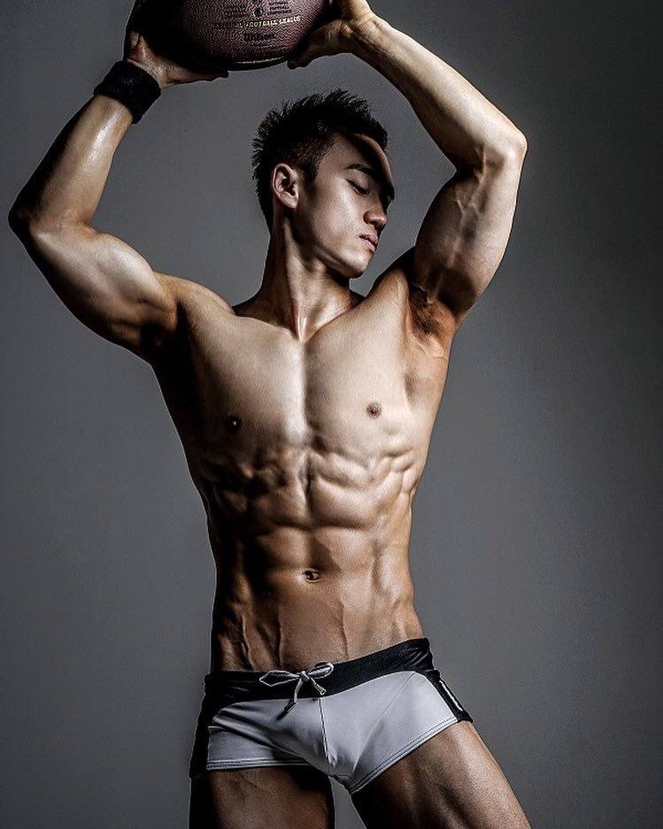 hot male 425 (18+)