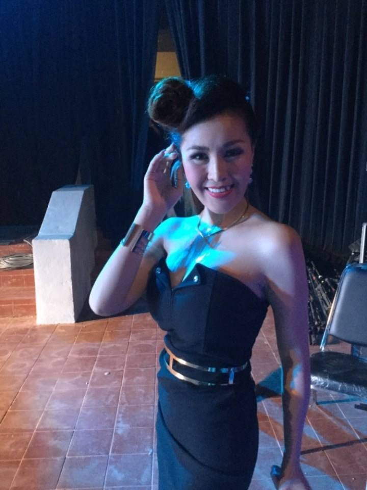 หญิงลี ศรีจุมพล ที่งานบุญผะเหวดร้อยเอ็ด
