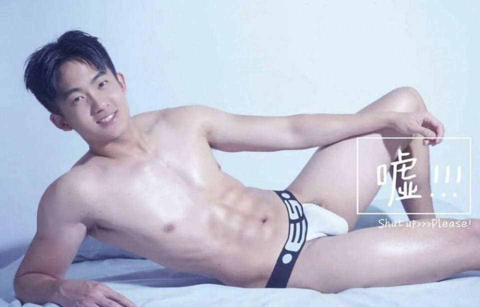 hot male 428 (18+)
