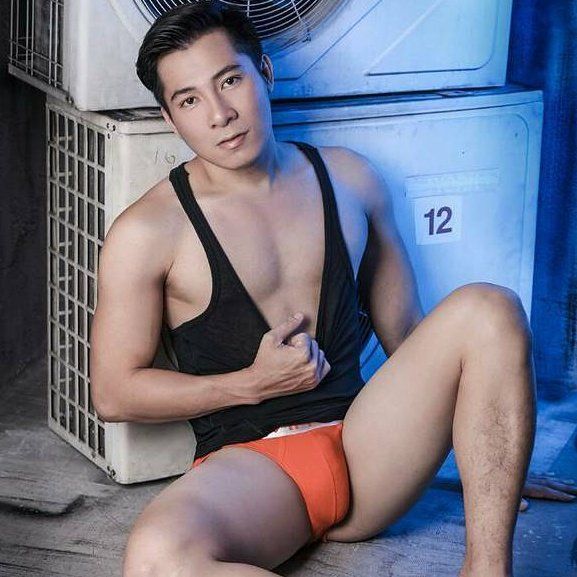 hot male 429 (18+)