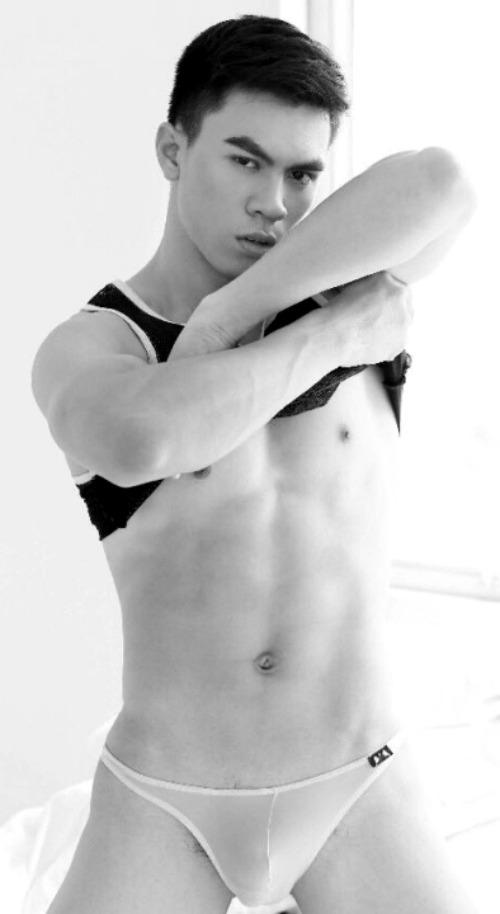 hot male 431 (18+)
