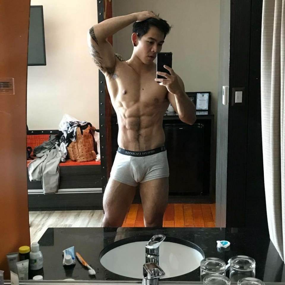 hot male 434 (18+)
