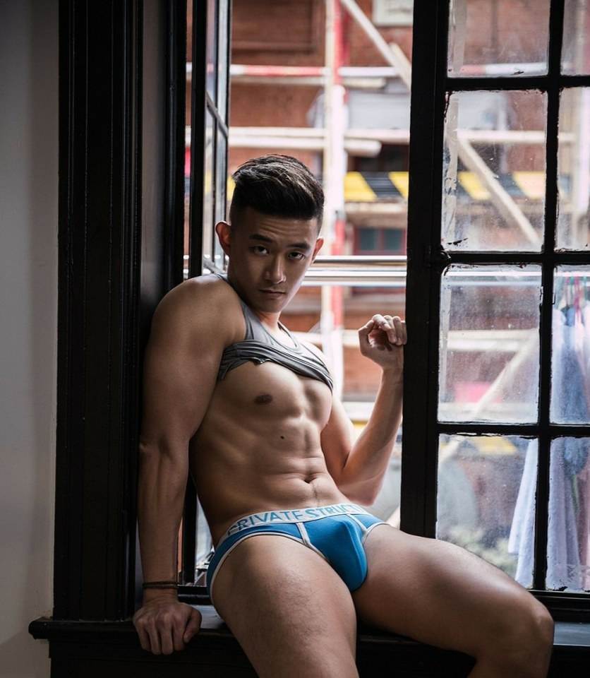 hot male 435 (18+)