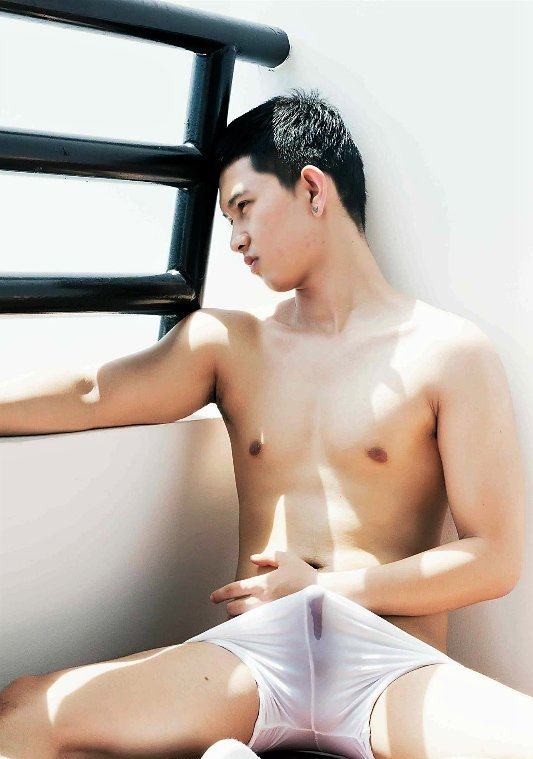 hot male 435 (18+)