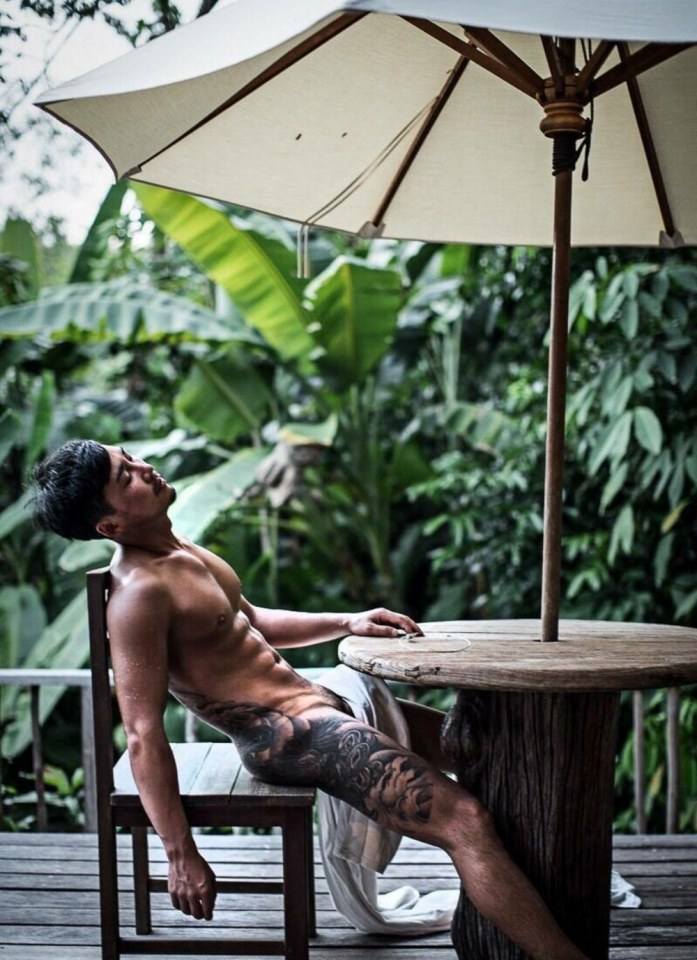hot male 435 (18+)