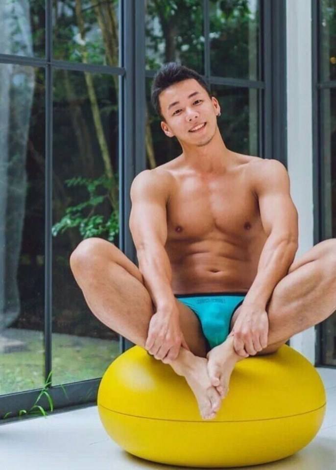 hot male 436 (18+)