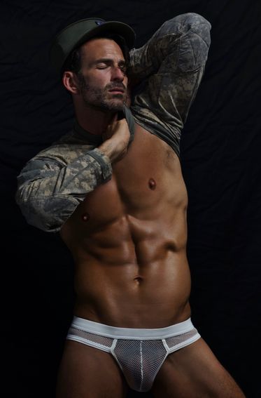 hot male 436 (18+)
