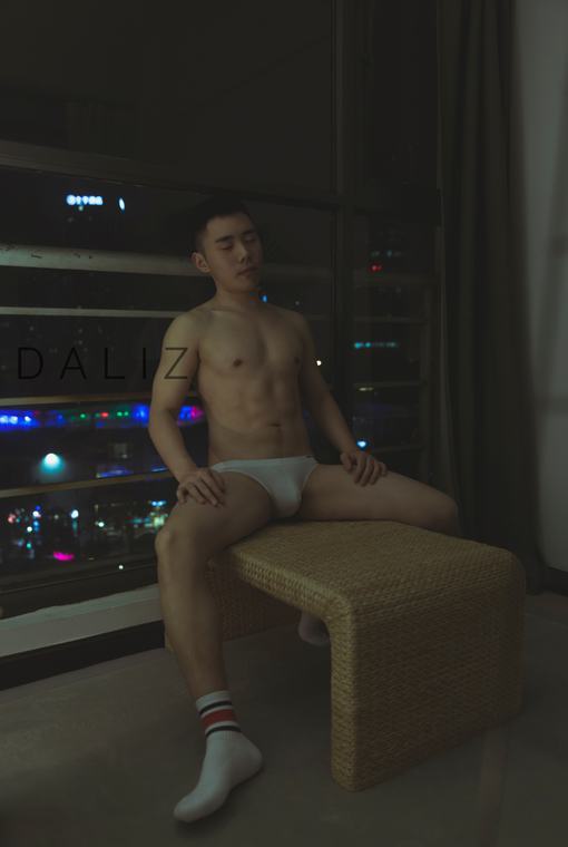 hot male 436 (18+)