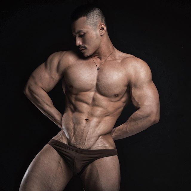 hot male 437 (18+)