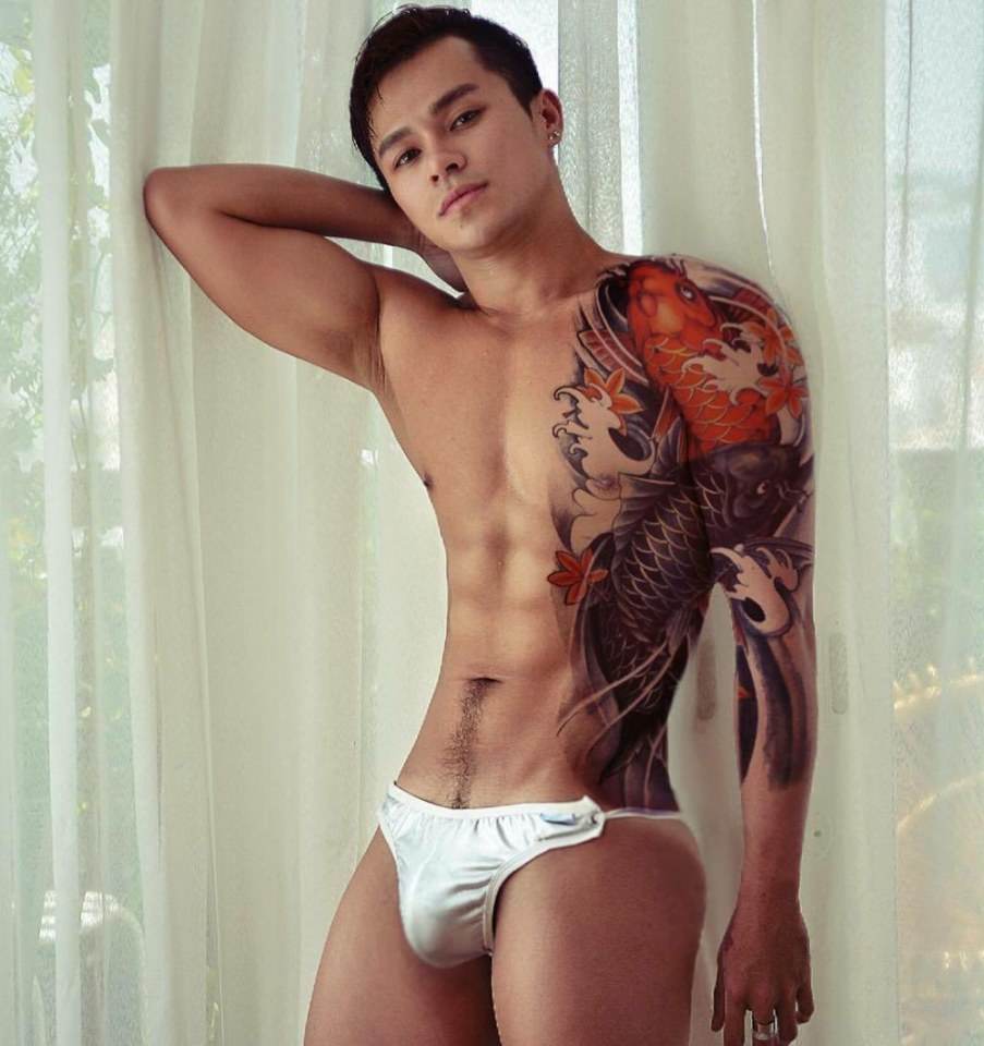 hot male 437 (18+)