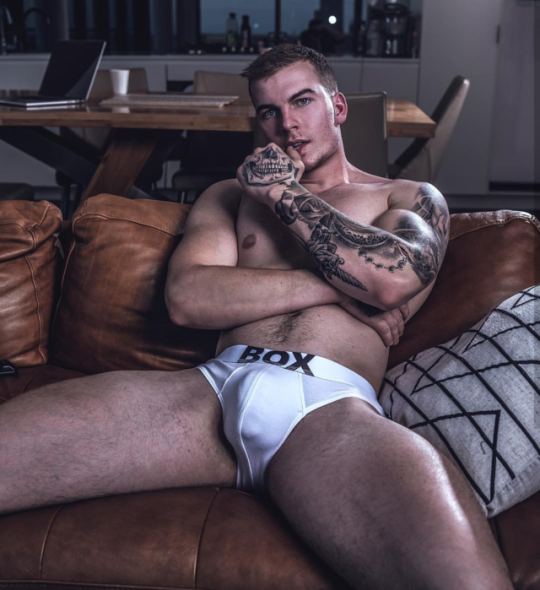 hot male 438 (18+)