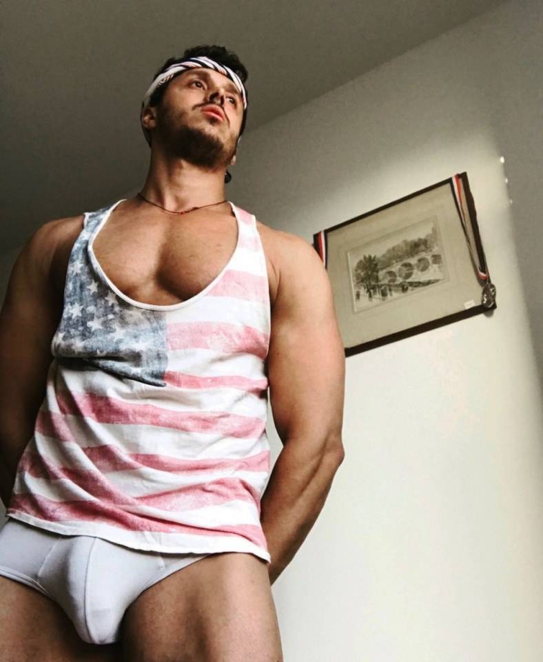 hot male 438 (18+)