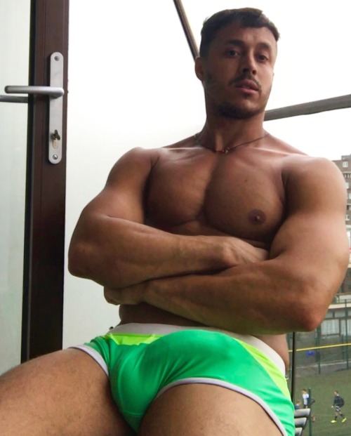 hot male 438 (18+)