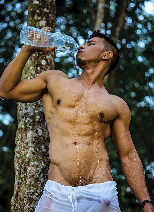 hot male 439 (18+)