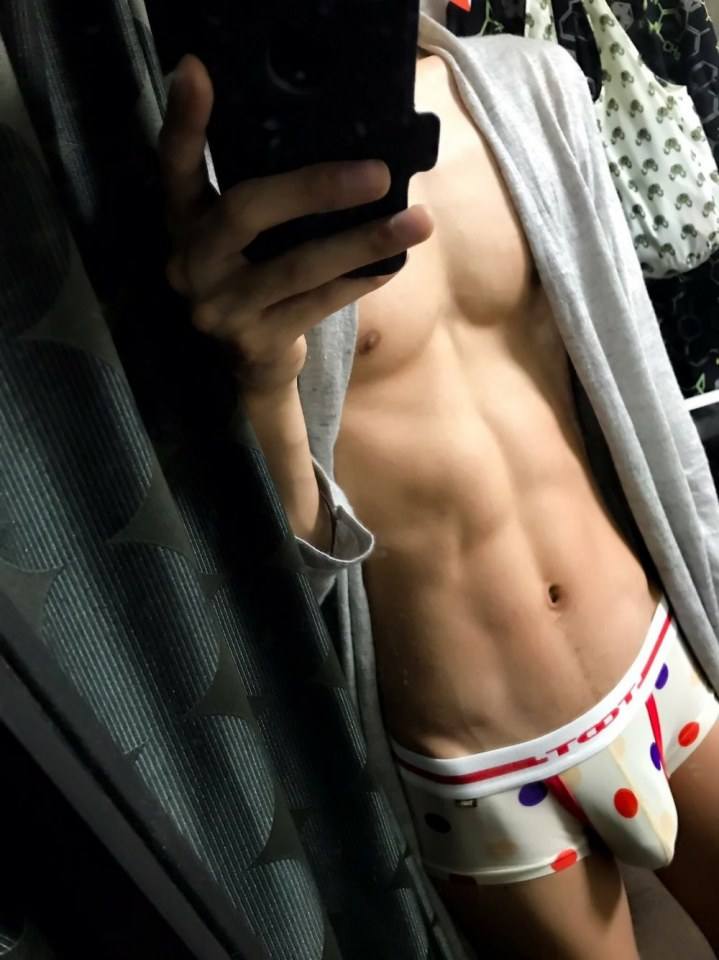 hot male 439 (18+)