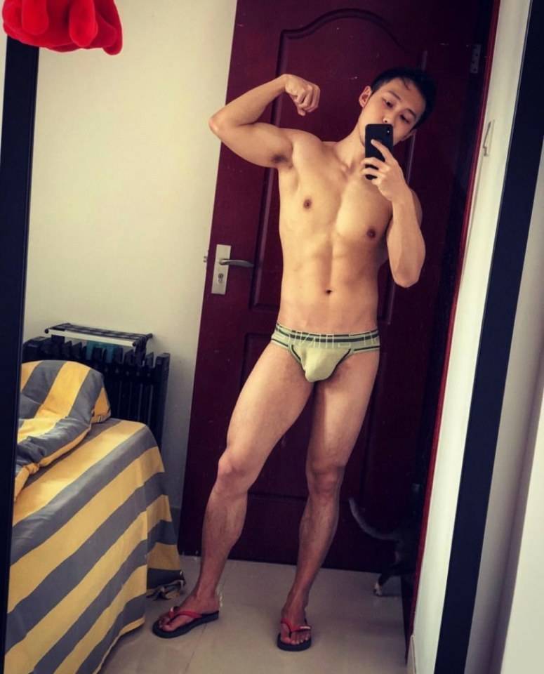hot male 439 (18+)