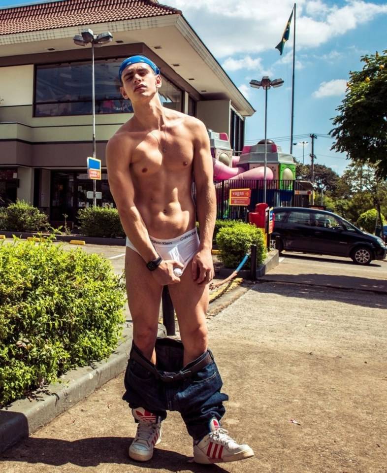 Hot guy in underwear 318