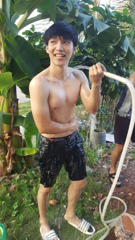 ถูหลังให้ไหม