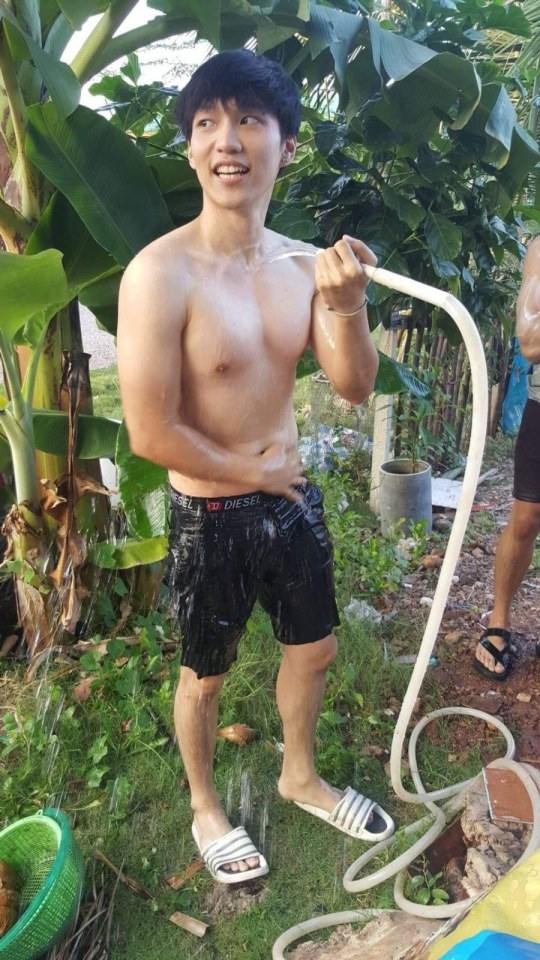 ถูหลังให้ไหม