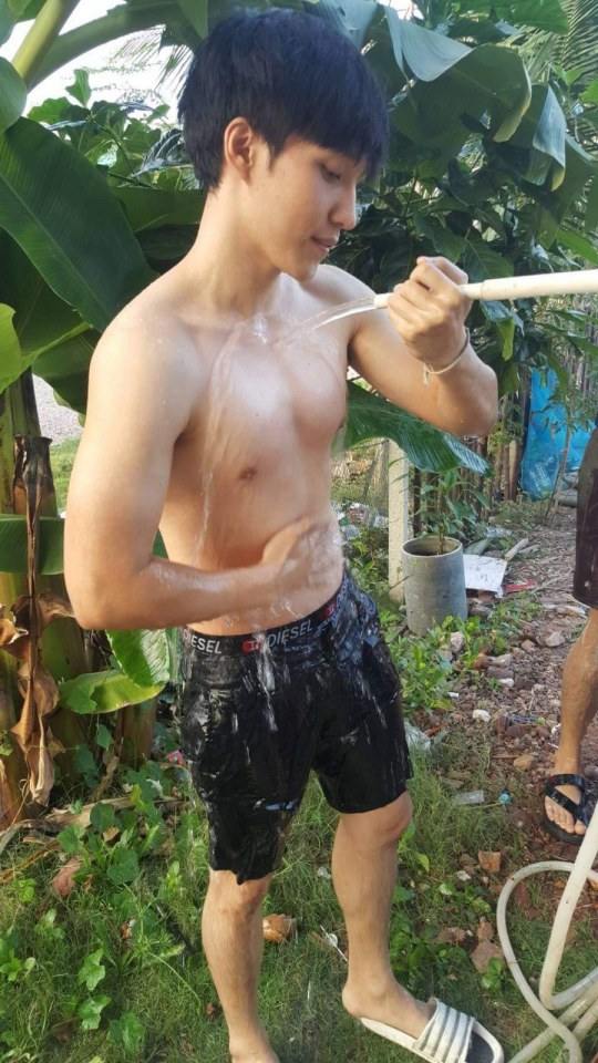 ถูหลังให้ไหม