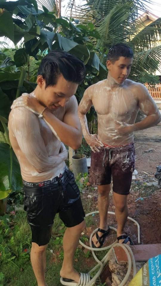 ถูหลังให้ไหม