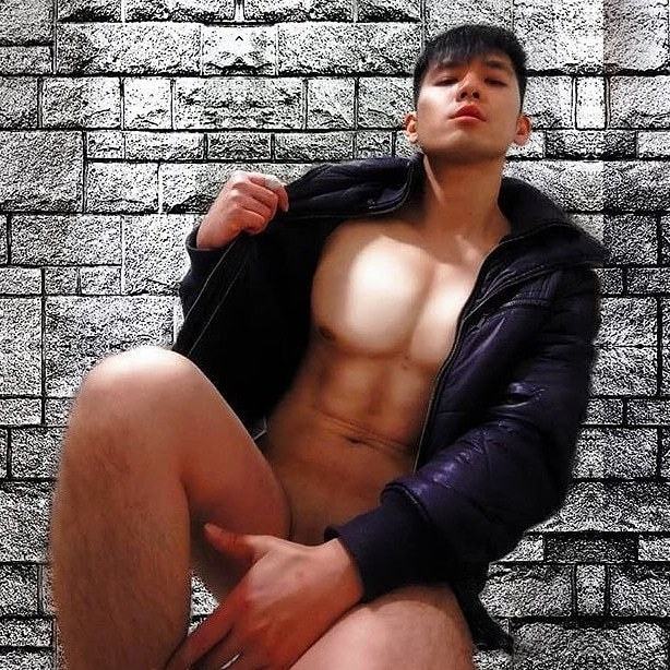 hot male 441 (18+)
